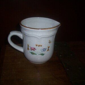 Discontinued Vintage International Stoneware 12 oz Heartland Creamer Farm Scene